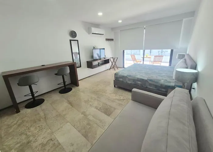 Relajate En La Playa Y La Piscina Con Vista Al Mar Apartment