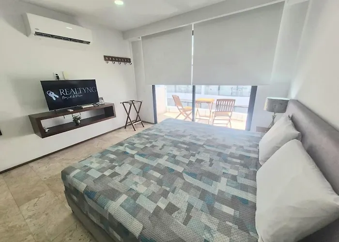 Relajate En La Playa Y La Piscina Con Vista Al Mar Apartment